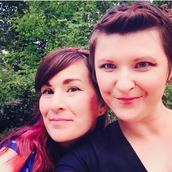 Meet your Poshers Katy + Anna - Picture 3 of 4