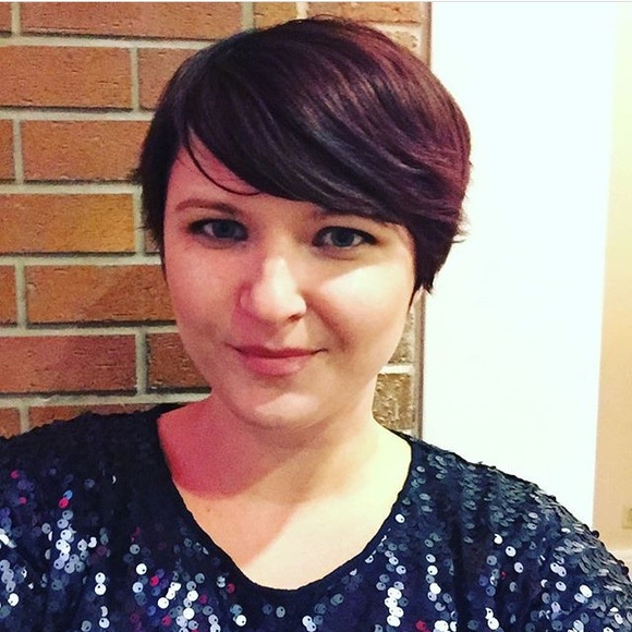 Meet your Poshers Katy + Anna - Picture 4 of 4