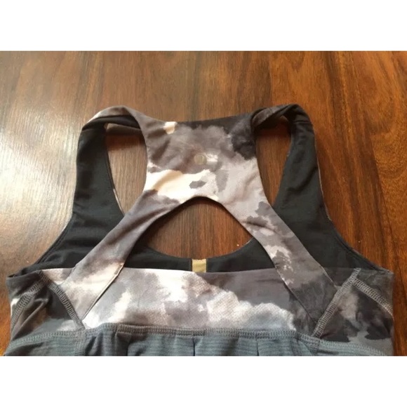 EUC, Lululemon tank, blotted ink- sz 7 - Picture 2 of 4