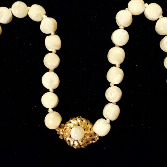 Mother-of-pearl type necklace - Picture 2 of 4