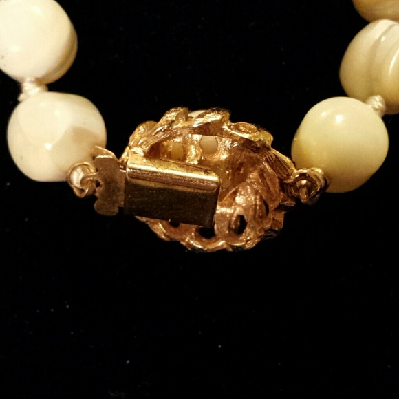 Mother-of-pearl type necklace - Picture 3 of 4