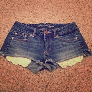 AEO Jean Shorts with White peekaboo pockets