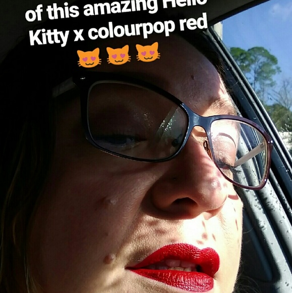 Meet your Posher, Nicole - Picture 2 of 3