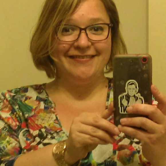 Meet your Posher, Nicole - Picture 3 of 3