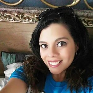 Meet your Posher, Gloria