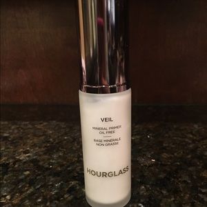 Hourglass Mineral Veil primer