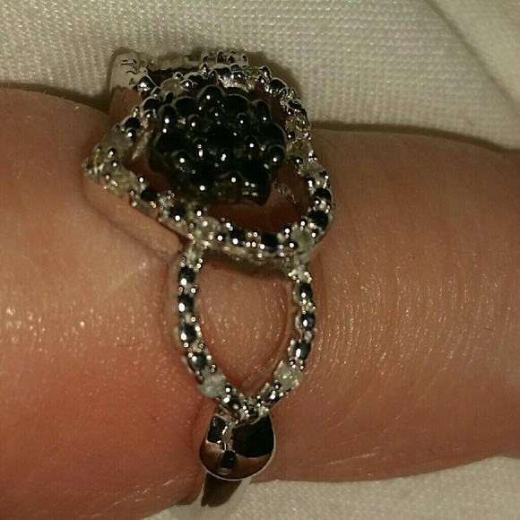 Beautiful ring - Picture 2 of 2