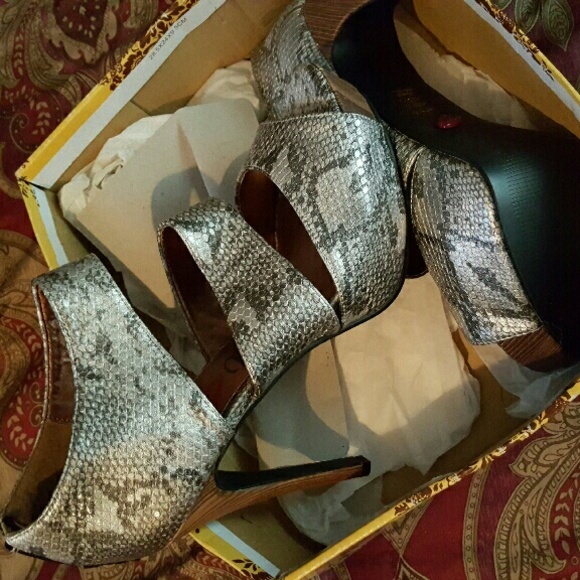 Shoes - Picture 2 of 3