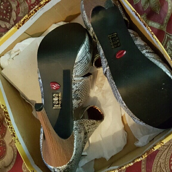 Shoes - Picture 3 of 3