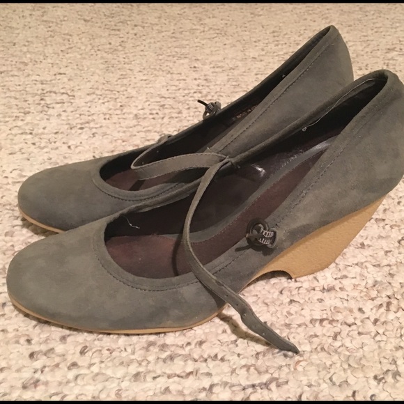 Aerospace wedge heels