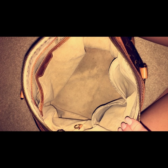 Retiro Louis Vuitton Bag - Picture 4 of 4