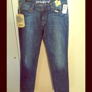 New with tags, Mali skinny jeans.