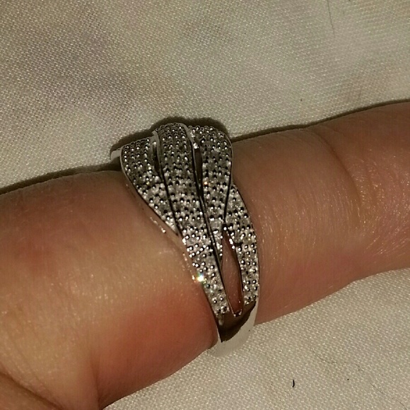 Gorgeous ring - Picture 2 of 2