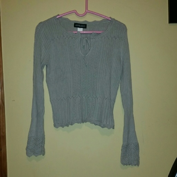 wide sleeve shirt