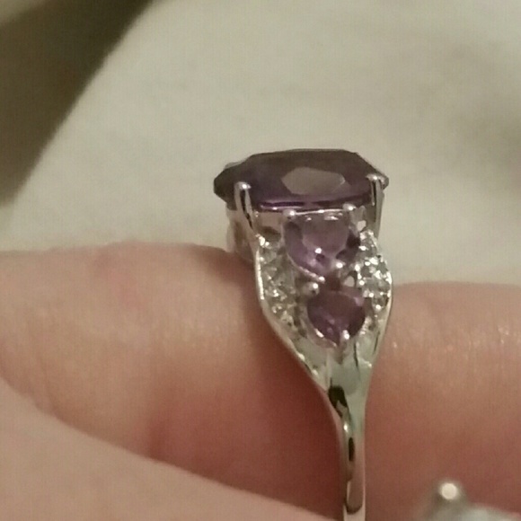 Beautiful ring - Picture 2 of 2