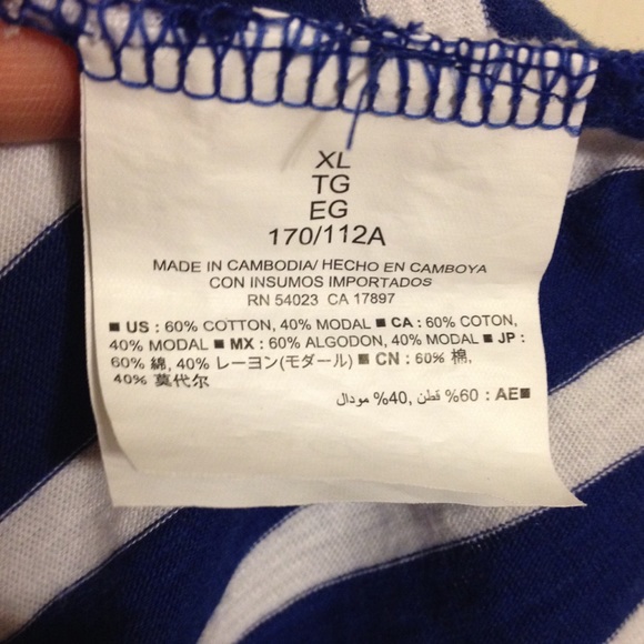 π Old Navy Royal Blue and White 3/4 Topπ - Picture 4 of 4