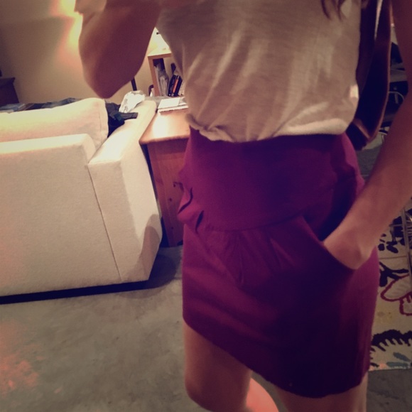 High-waisted mini w/ pockets