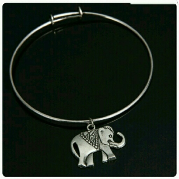 Silver toned hanging elephant bracelet