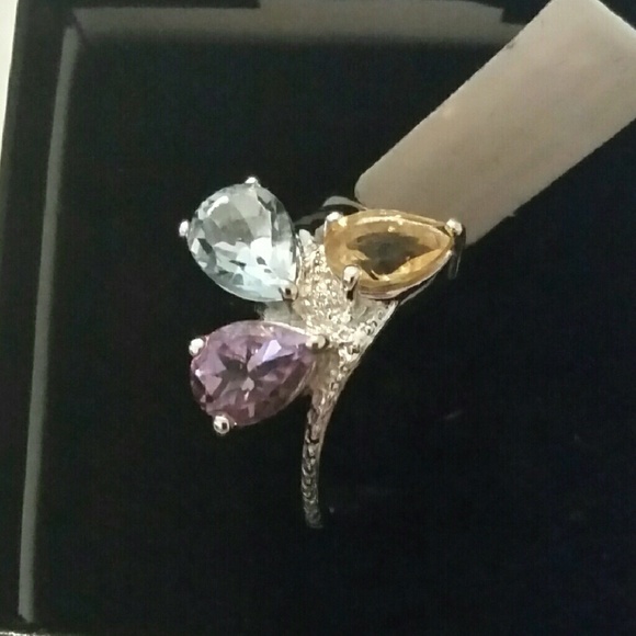 Beautiful ring - Picture 2 of 2