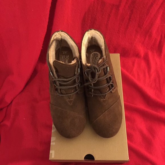 Toms Desert Wedge Brand New
