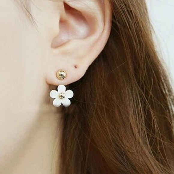👍Host Pick👍2 in 1 Daisy stud earrings