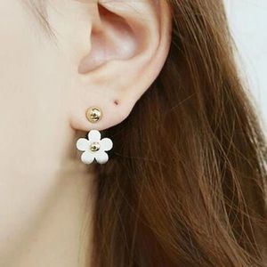 👍Host Pick👍2 in 1 Daisy stud earrings