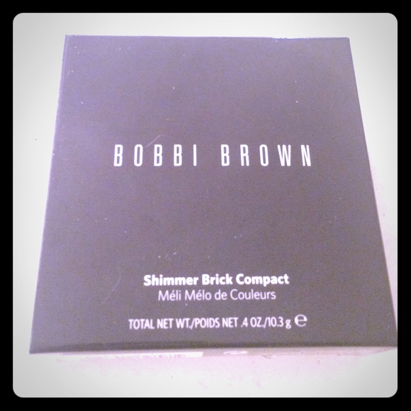 Bobbi Brown Shimmer Brick Compact in Sandstone.