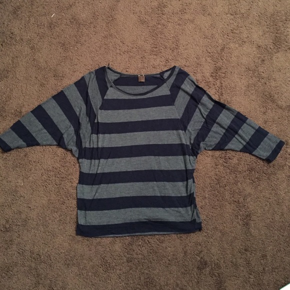 Blue/Gray Stripe 3/4 sleeve shirt! - Picture 1 of 1
