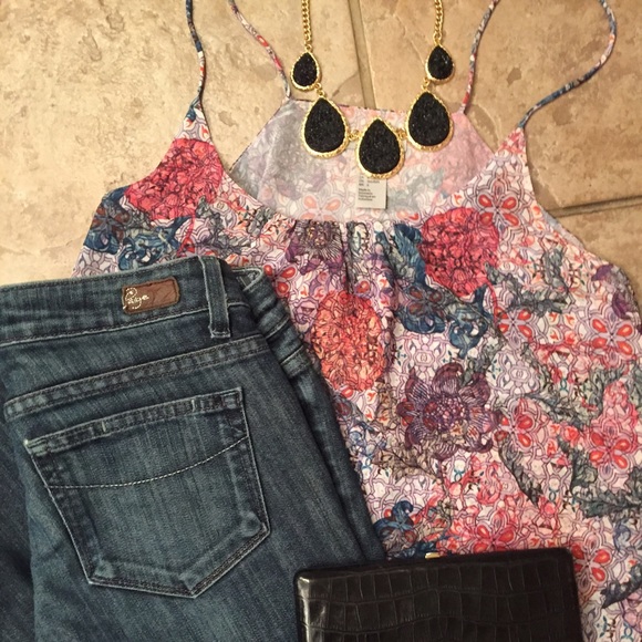 ❌ SOLD ❌ Beautiful H&M sleeveless blouse 🌸🌺🌷 - Picture 2 of 3