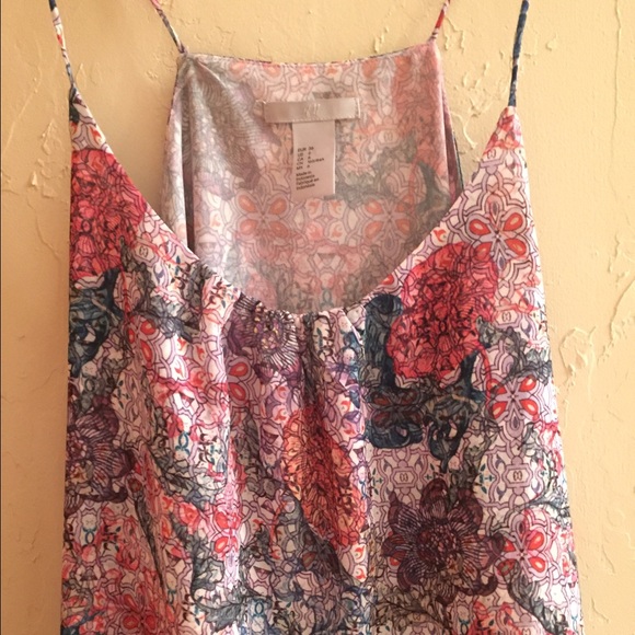 ❌ SOLD ❌ Beautiful H&M sleeveless blouse 🌸🌺🌷 - Picture 3 of 3
