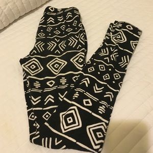 Aztec printed B&W leggings