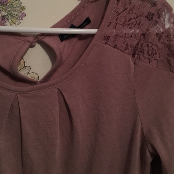AEO TOP - Picture 2 of 4