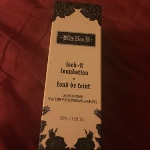 KAT VON D LOCK IT FOUNDATION
