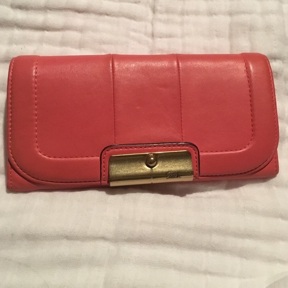 Kristen Coach leather wallet peachy/coral - Picture 1 of 4