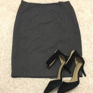 🎉 SALLLE 🎉H&M Grey Pencil Skirt