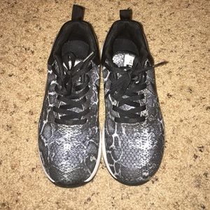 Nike women's air max shoes