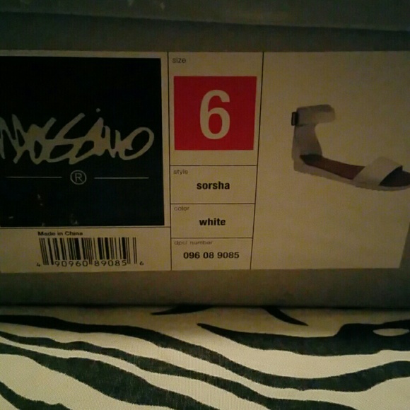 Mossimo Flats - Picture 4 of 4