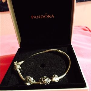 PANDORA BRACELET NEVER BEEN WORN