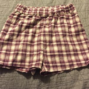 Brandy Melville plaid shorts new with out tags