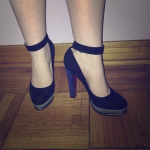 Paris Hilton high heels