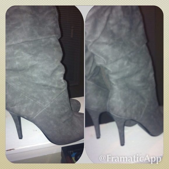 Heeled boots never worn !!