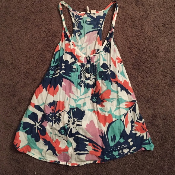 Red Camel floral tank! - Picture 1 of 2