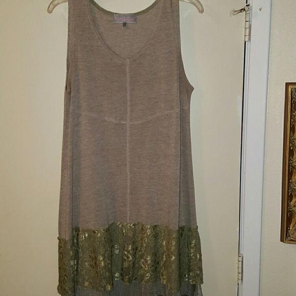 Sleeveless dress or top