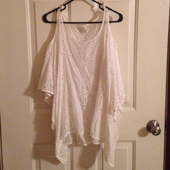 Ella Moss eyelet shoulder cut-out blouse