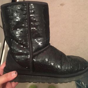 Black sparkle uggs !