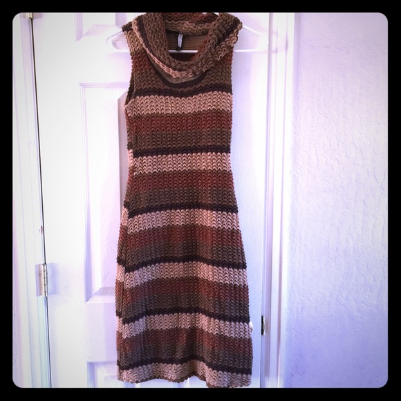 Brown short sleeve sweater dress.