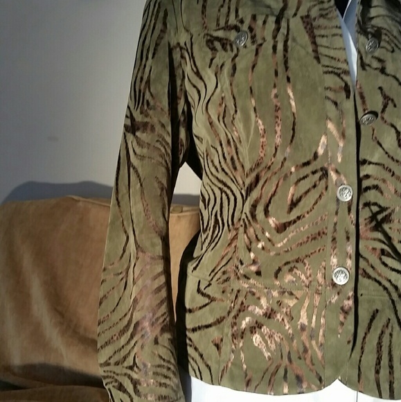 Short Jacket - Picture 2 of 3