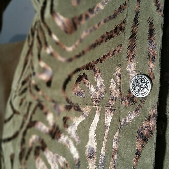 Short Jacket - Picture 3 of 3