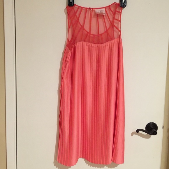 Romeo & Juliet Couture sleeveless pleated dress s