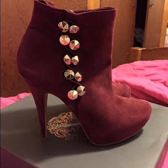 Vince Camuto heels NEW